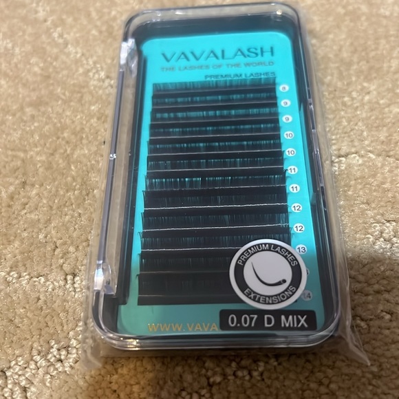 Lash extensions - Picture 3 of 8